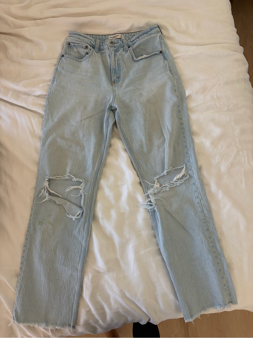 Abercrombie & Fitch Light Blue High-Rise Distressed Jeans Curve Love 28 Long